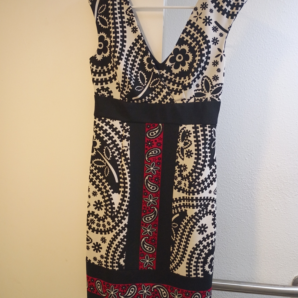 🍀Elegant Black, White And Red Patterned Dress From London Times